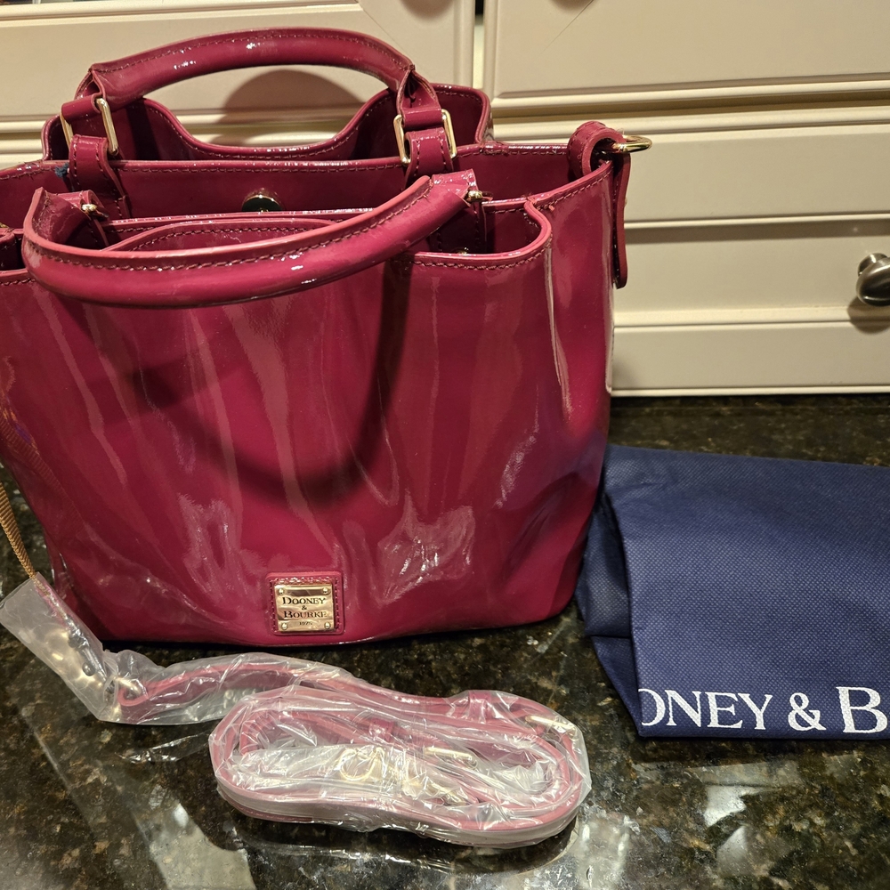 🩷🤍🩷Dooney & Bourke Pink Patent Leather Tote🩷🤍🩷